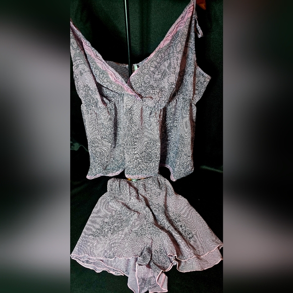 Elegant Lace Skirt Set in Gray and Pink - Picture 8 of 11